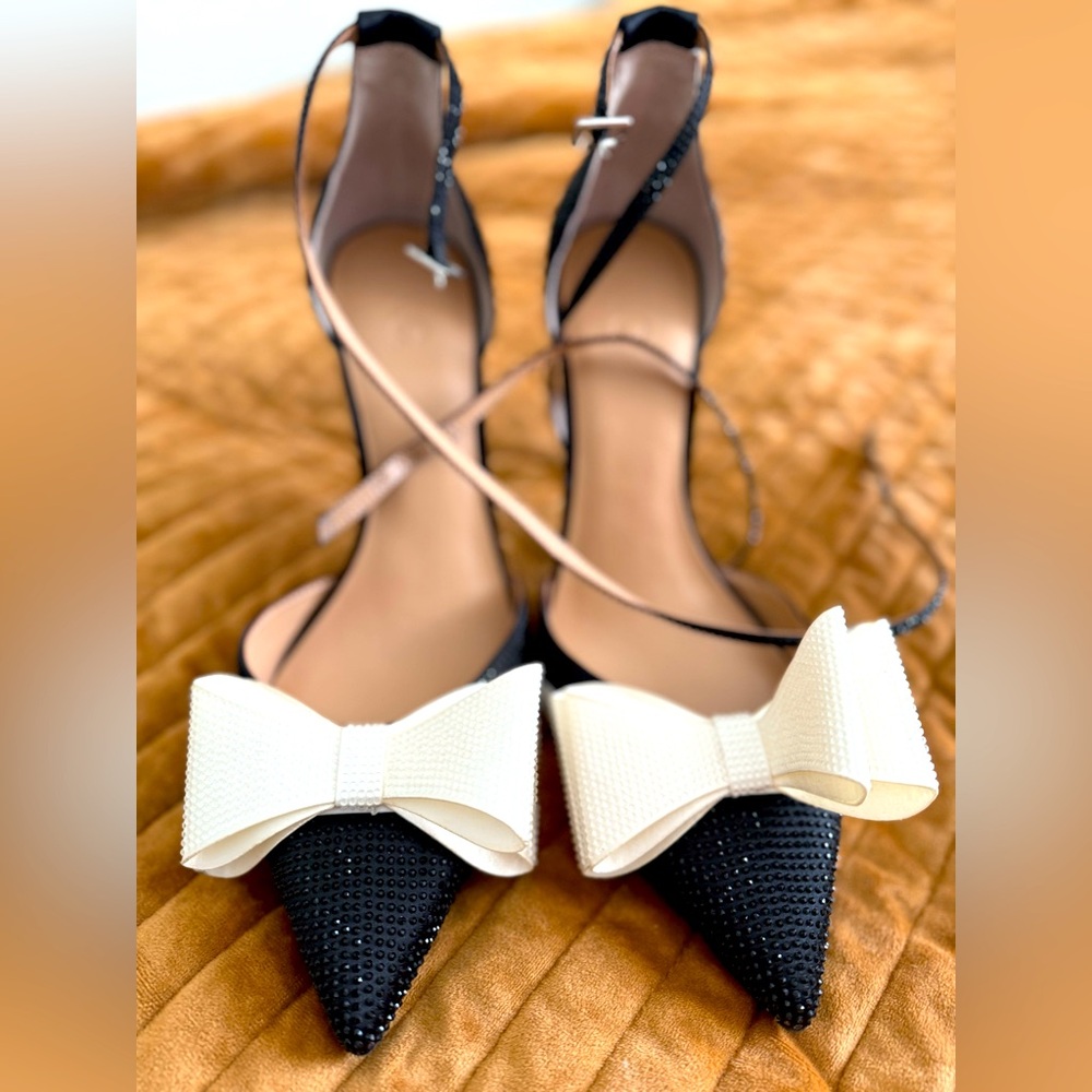 INC Bow Heels